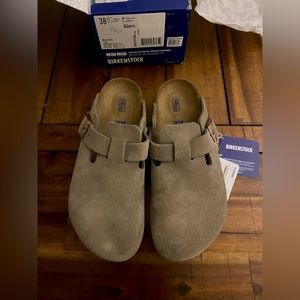 NWT Birkenstock Boston Clogs taupe